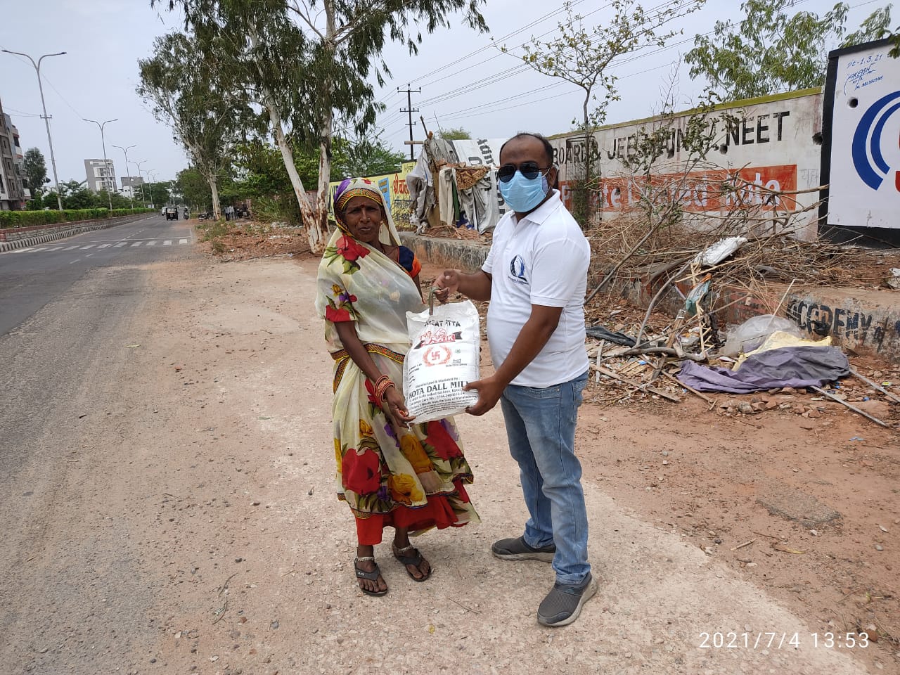 covid-19-help-ration-kit-by-saviours-foundation-charitable-trust-kota-w